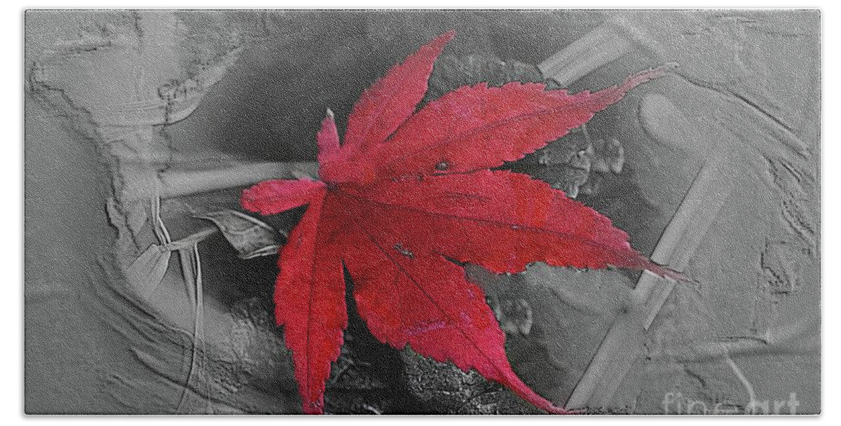 Leaf Bath Towel featuring the photograph Leaf abstract by Yumi Johnson