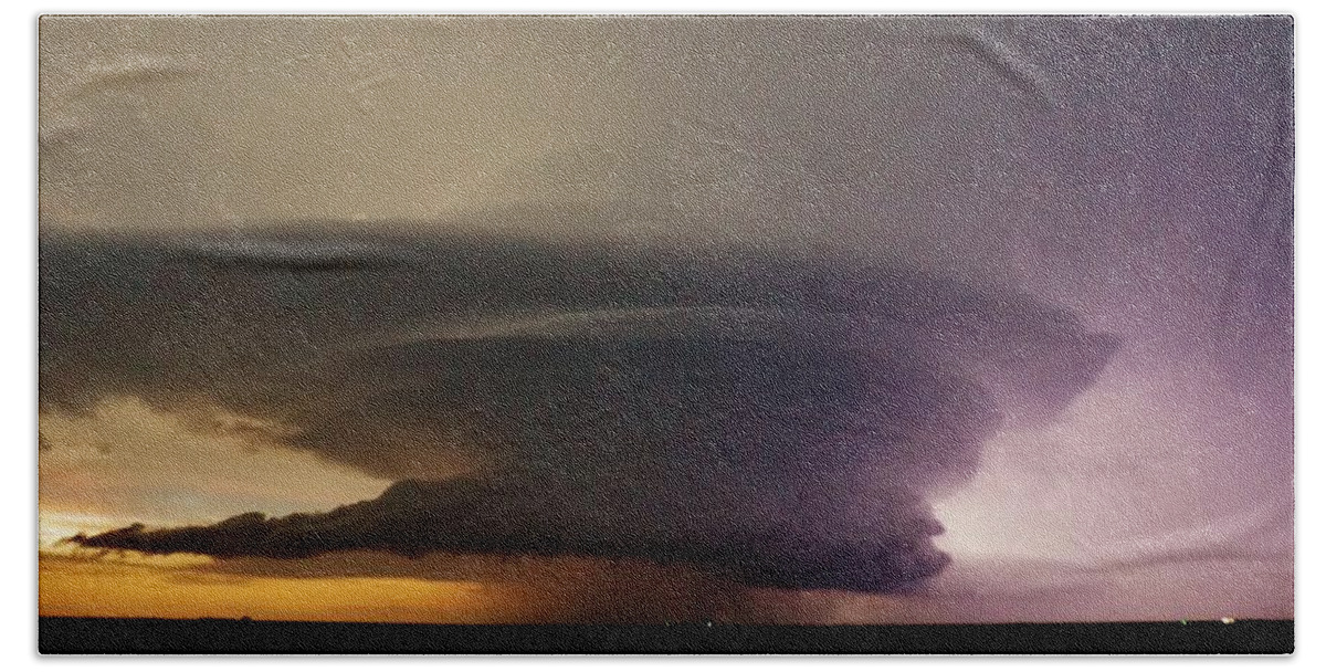 Storm Bath Towel featuring the photograph Leoti, KS Supercell by Ed Sweeney