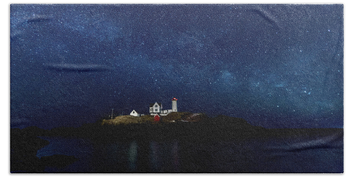 Milky Way Bath Towel featuring the photograph Light up Nubble Lighthouse by Darryl Hendricks