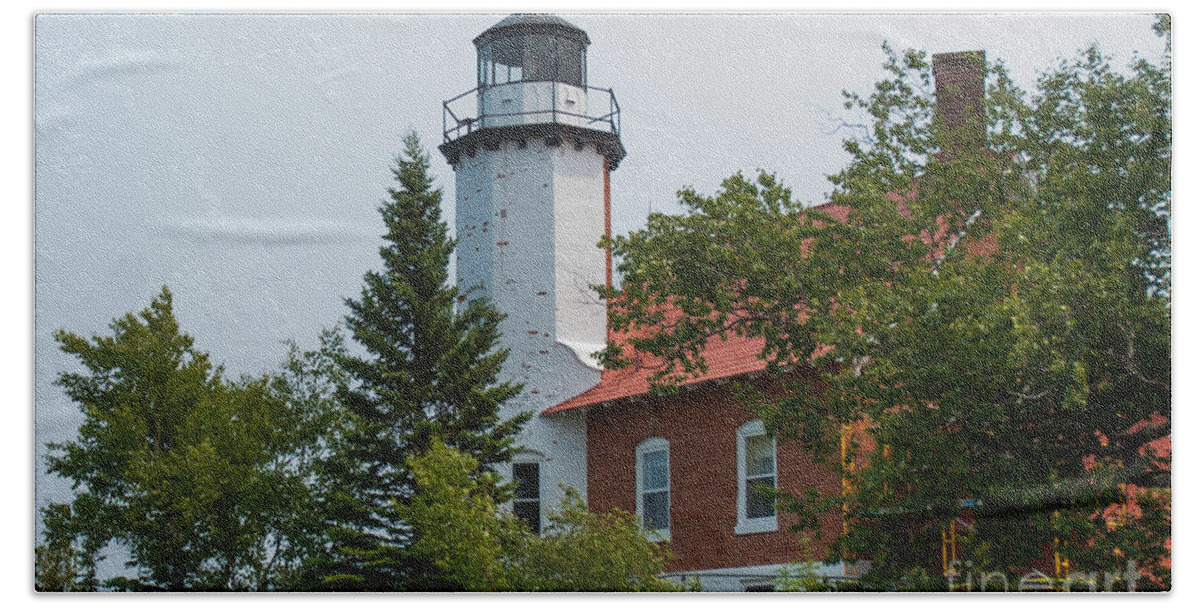 Lighthouse Bath Towel featuring the photograph Lighthouse 3 by Wesley Farnsworth