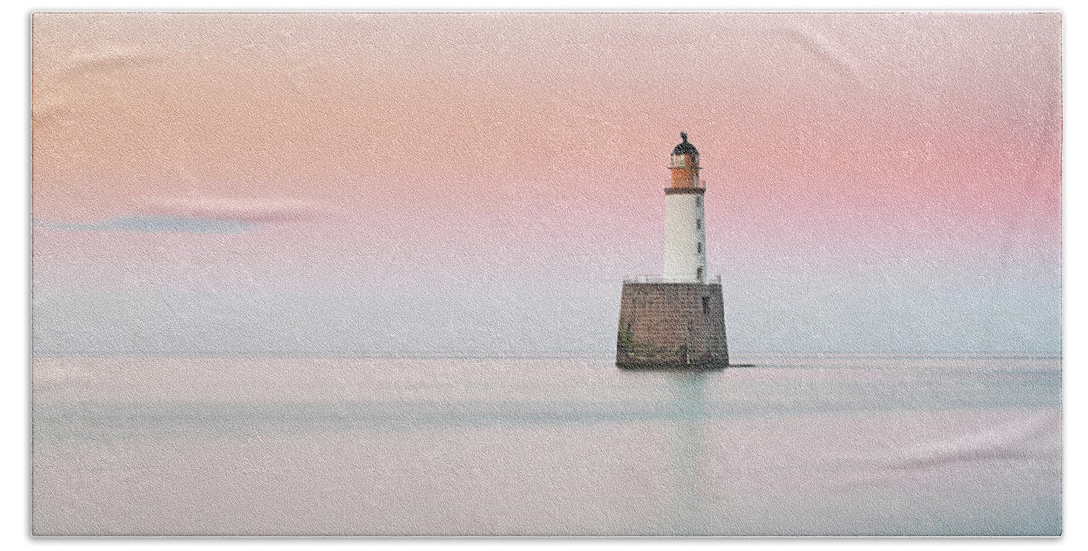Rattray Head Lighthouse Bath Towel featuring the photograph Lighthouse Hues by Grant Glendinning
