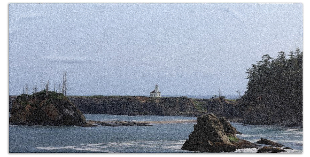 Lighthouse Bath Towel featuring the photograph Lighthouse on the Oregon Coast by Christy Pooschke