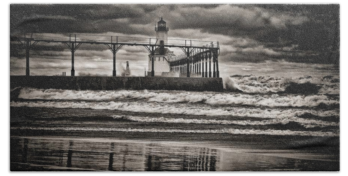 Reflections Bath Towel featuring the photograph Lighthouse Reflections in Black and White by Scott Wood