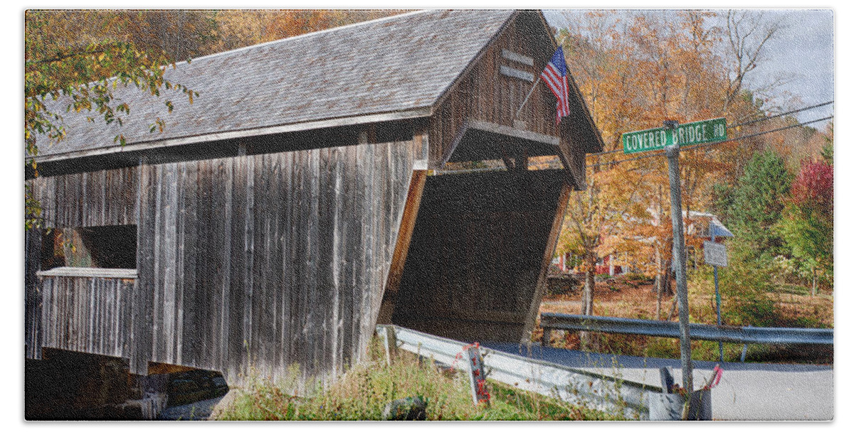 Warren Covered Bridge Bath Towel featuring the photograph Lincoln Gap Covered Bridge by Jeff Folger