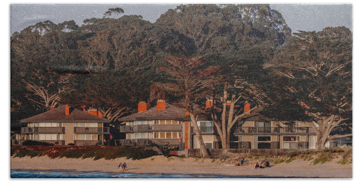 Beach House Bath Towel featuring the photograph Living on the Beach by Derek Dean