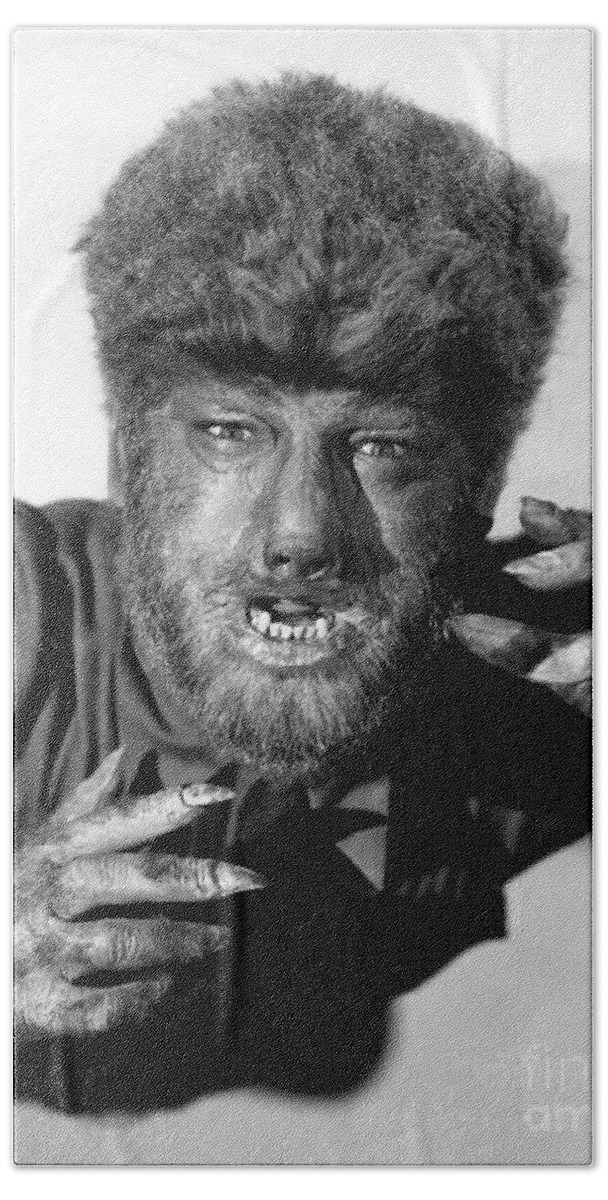 Lon Chaney Bath Towel featuring the painting Lon Chaney as the Wolfman by Pd