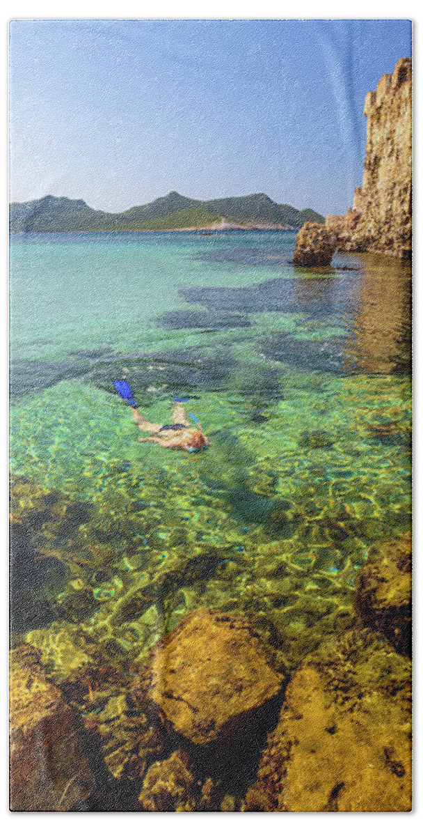 Woman Snorkeling Bath Towel featuring the photograph Looking For Fishes by Benny Marty