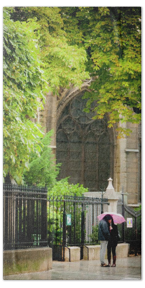 Notre Dame Hand Towel featuring the photograph Love in the Rain at Notre Dame by Roberta Kayne