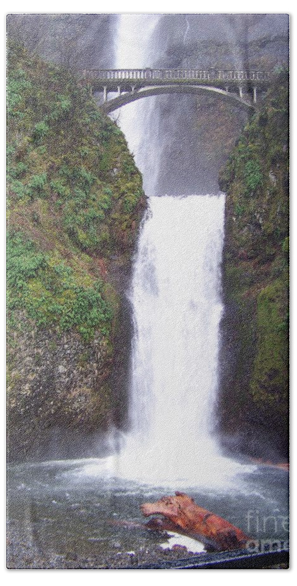 Waterfall Bath Towel featuring the photograph Lower Multnomah Falls by Charles Robinson