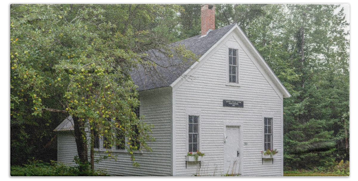 Guy Whiteley Photography Bath Towel featuring the photograph Lower Sunday River Schoolhouse by Guy Whiteley