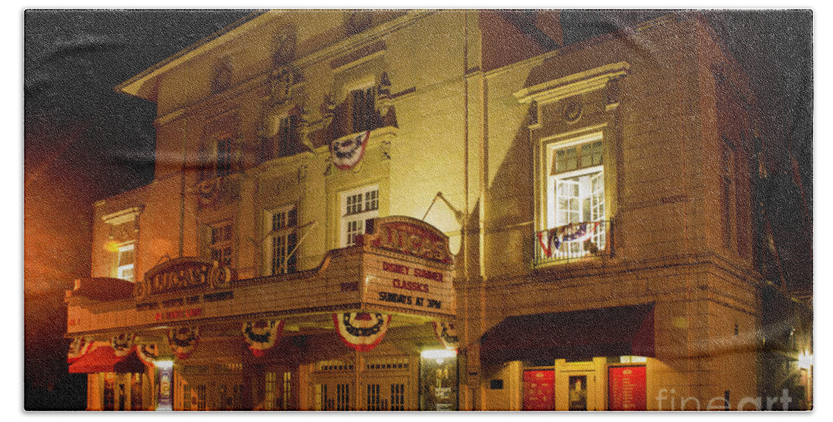 Reid Callaway Lucas Theater Bath Towel featuring the photograph Lucas Theater Historic Savannah Theater Art by Reid Callaway