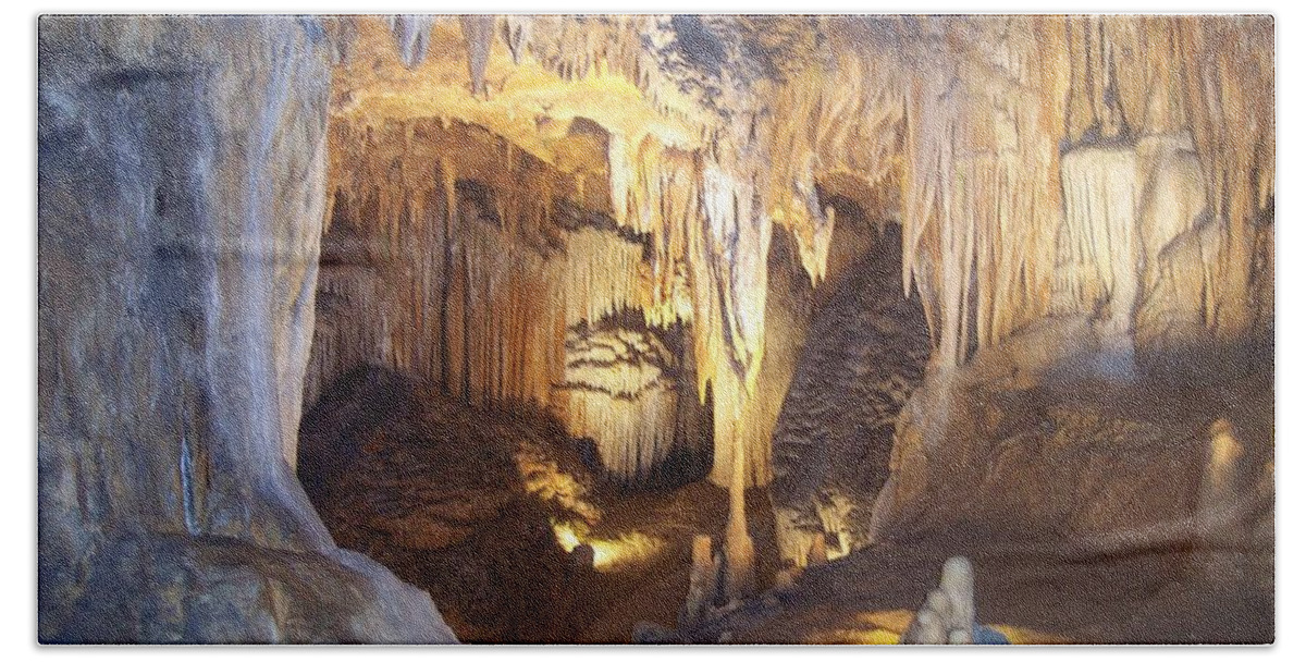 Virginia Hand Towel featuring the photograph Luray Caverns by Richard Bryce and Family
