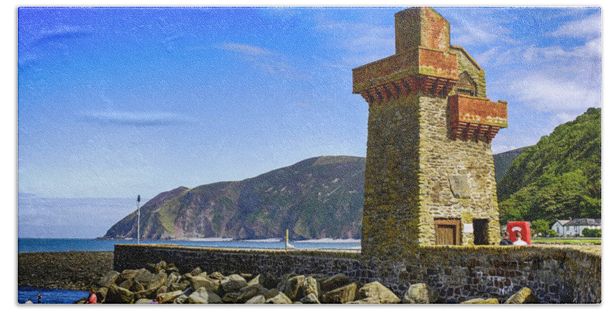 Britain Bath Towel featuring the photograph Lynmouth Harbor Entrance, UK by Chris Smith