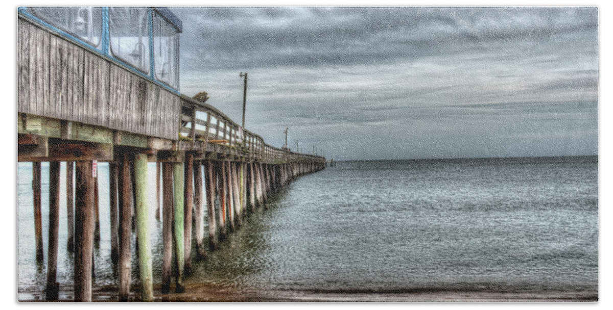 Virginia Bath Towel featuring the photograph Lynnhaven Fishing Pier, Ocean Side by Greg Hager