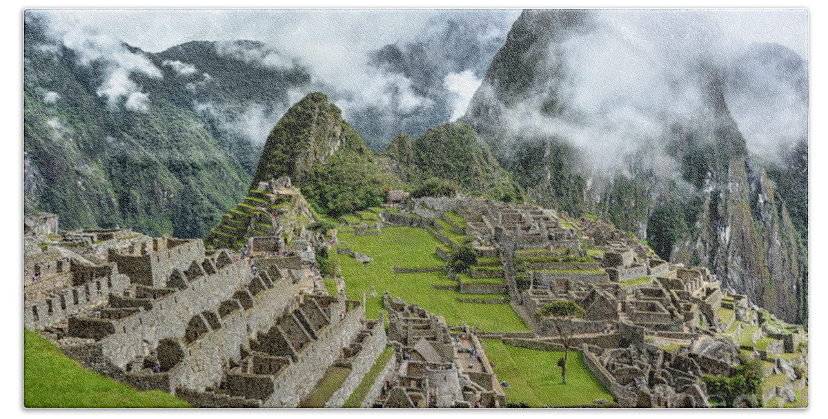 Machu Picchu Bath Towel featuring the photograph Machu Picchu by David Meznarich