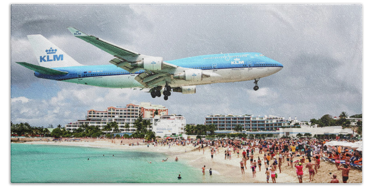 Boeing 747 With Four Engines Bath Towel featuring the photograph Maho Beach Caribbean island of St Maarten by Nick Mares