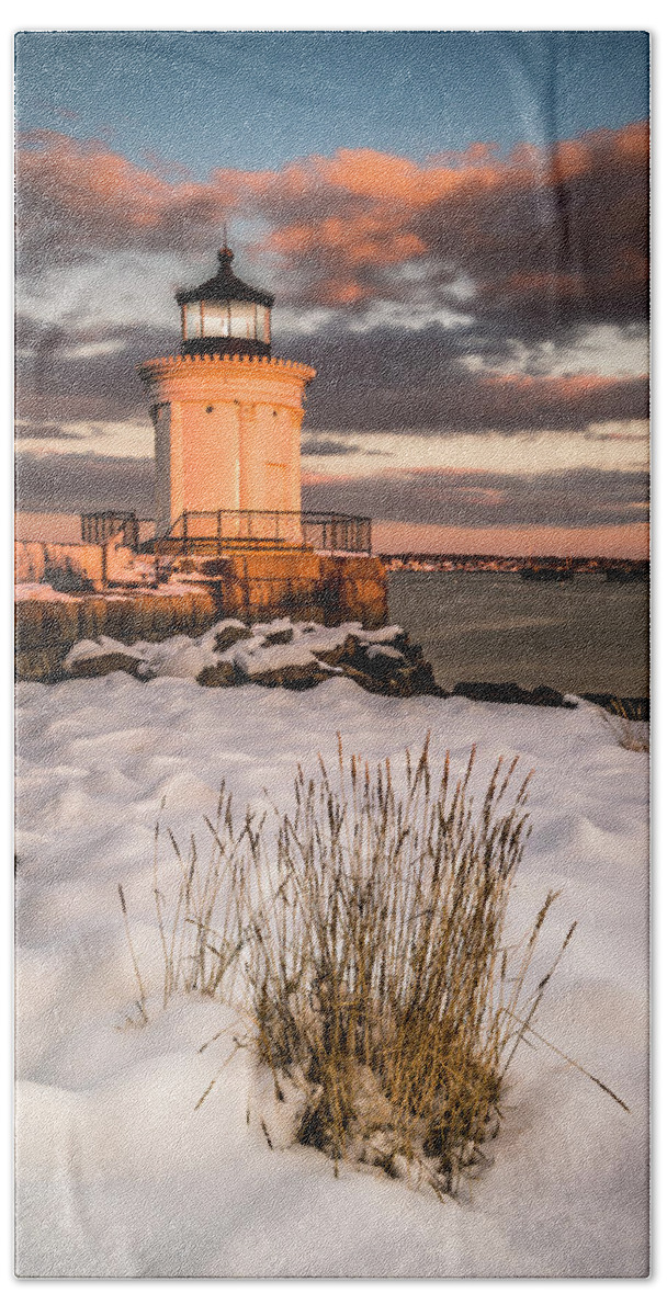 Maine Bath Towel featuring the photograph Maine Portland Bug Light Lighthouse Sunset by Ranjay Mitra