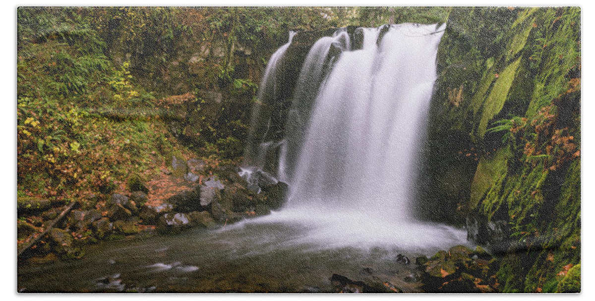 Autumn Bath Towel featuring the photograph Majestic Falls by Catherine Avilez