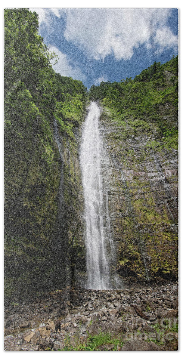 Makahiku Falls Hand Towel featuring the photograph Makahiku falls Panorama by Baywest Imaging