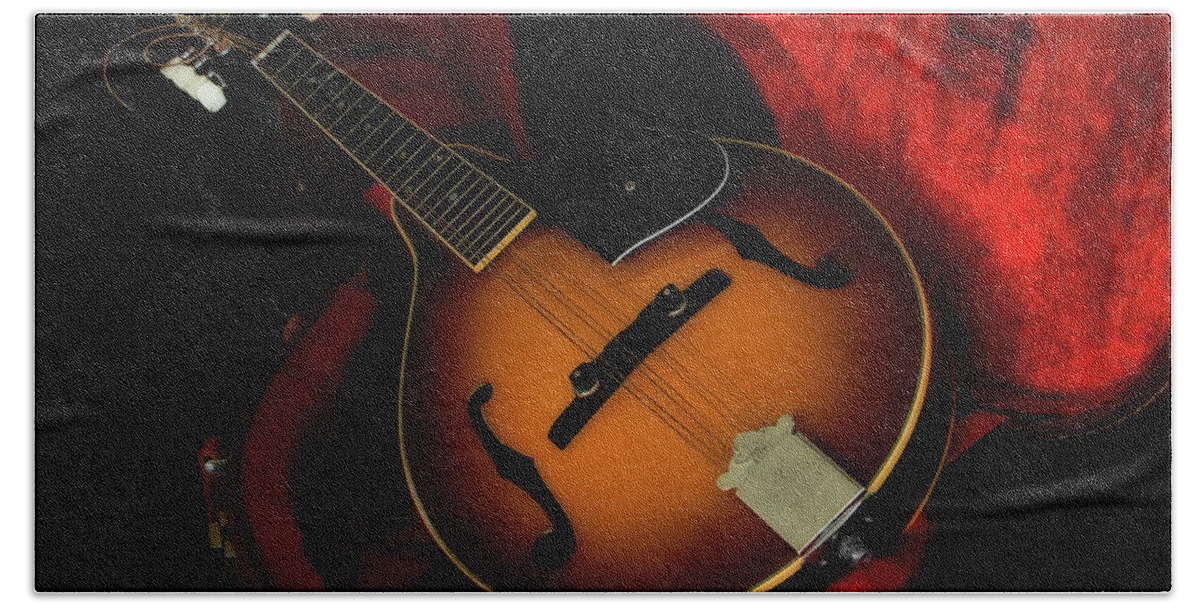 Mandolin Guitar  Bath Towel featuring the photograph Mandolin guitar 66661 by Kevin Chippindall