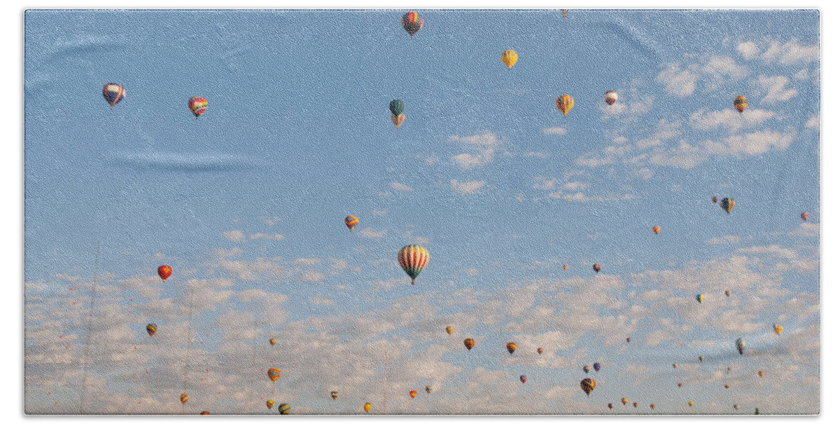 Hot Air Balloons Bath Towel featuring the photograph Many Balloons by Charles McCleanon