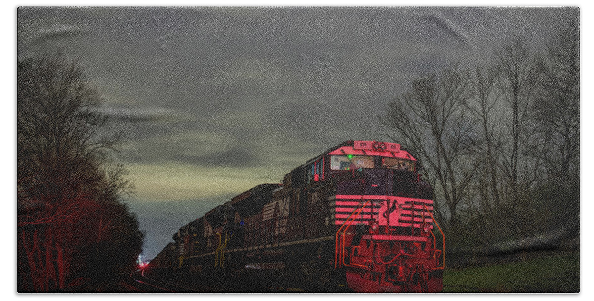 Landscape Bath Towel featuring the photograph March 25 2017 NS 871 at Lyle Siding Princeton In by Jim Pearson