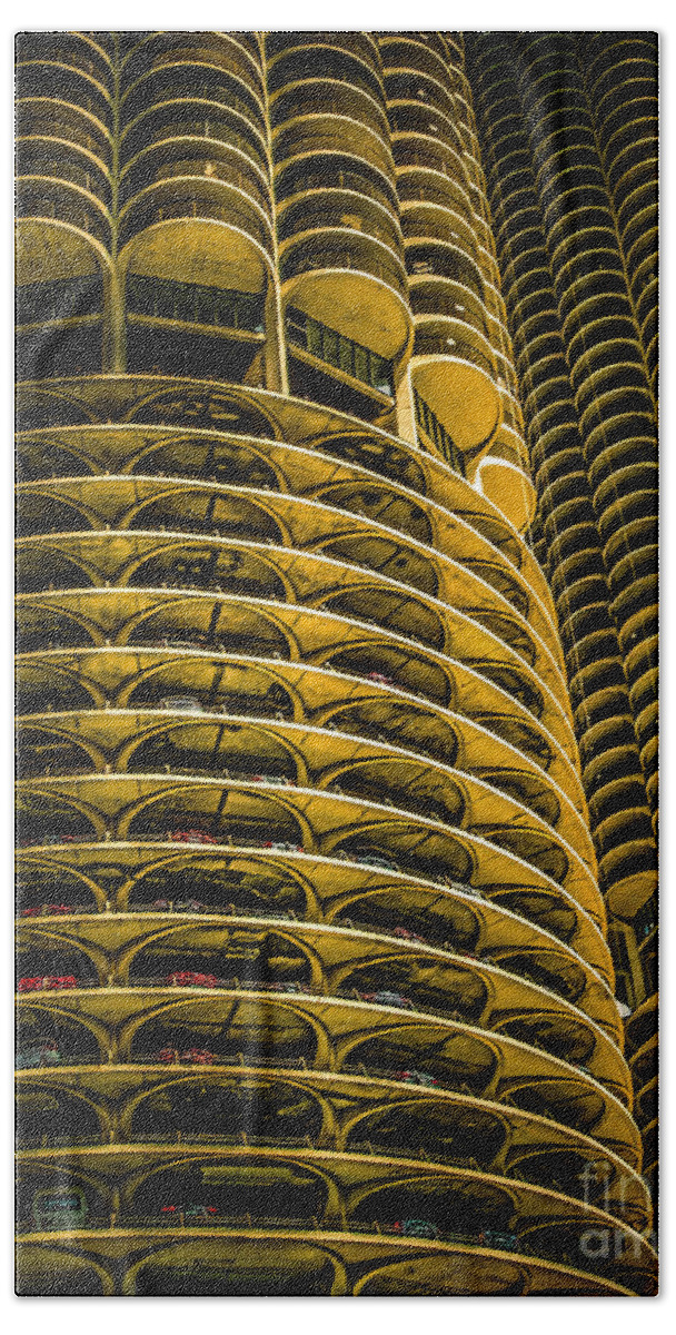 Building Bath Towel featuring the photograph Marina Towers by Barry Weiss