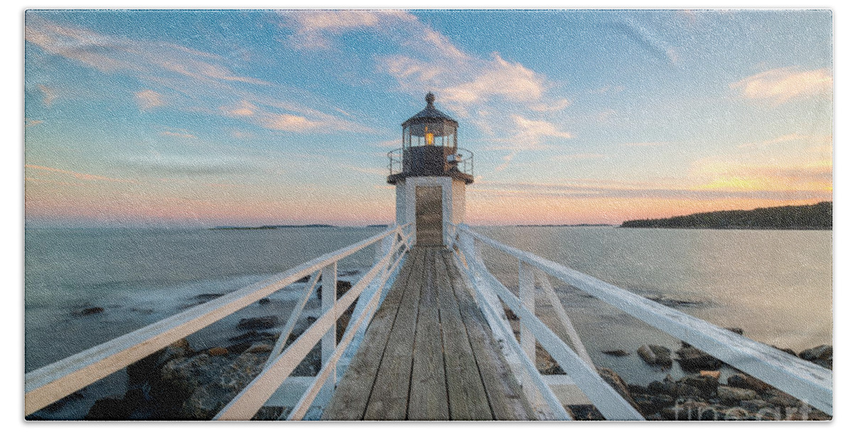 Marshall Point Lighthouse Bath Towel featuring the photograph Marshall Point Lighthouse Sunset by Michael Ver Sprill