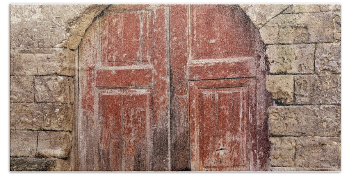 Matera Bath Towel featuring the painting Matera Old Door by Laurie Morgan