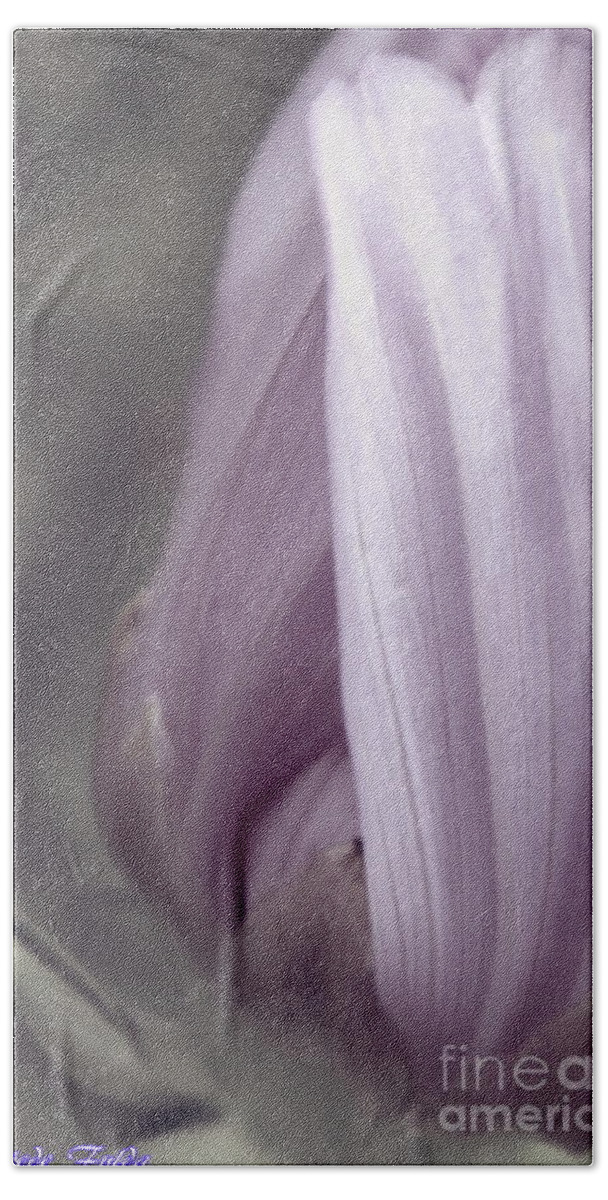 Flower Bath Towel featuring the photograph Mauve by Elfriede Fulda