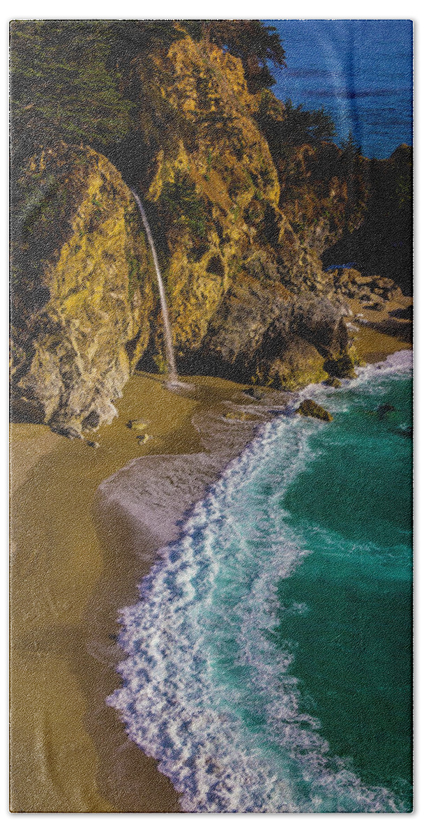 Big Sur California Hand Towel featuring the photograph McWay Cove Beach by Garry Gay