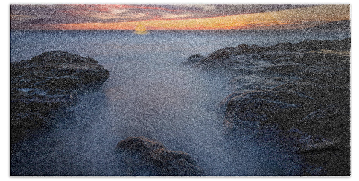 Seascape Bath Towel featuring the photograph Mesmerized by Tim Bryan