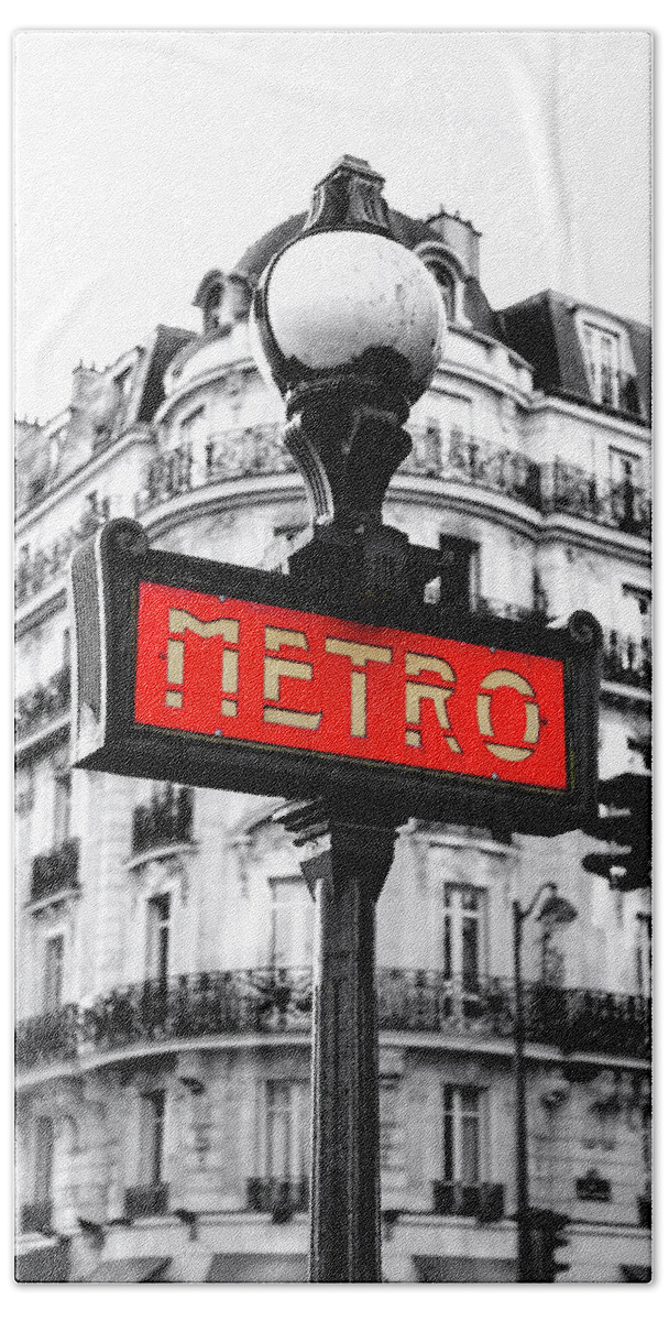 Paris Bath Towel featuring the photograph Metro by Susan Maxwell Schmidt