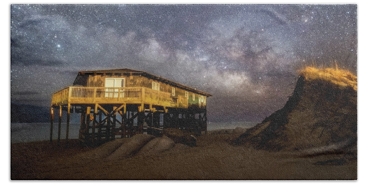 Night Skies Hand Towel featuring the photograph Milky Way Beach House by Russell Pugh