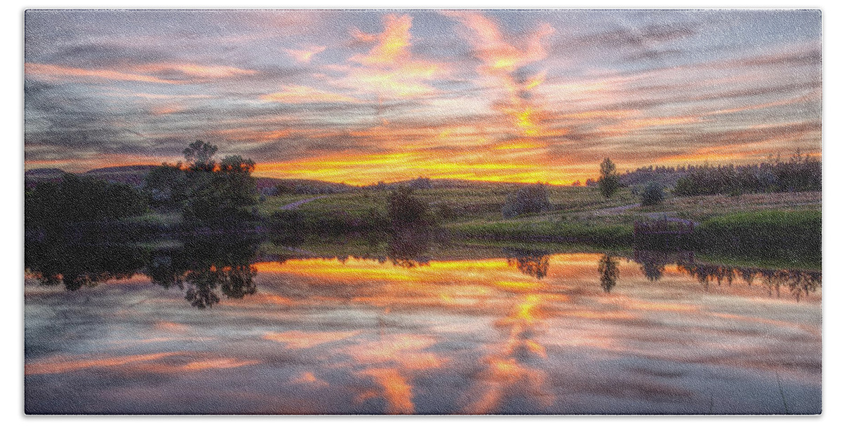Sunset Bath Towel featuring the photograph Mirror Lake Sunset by Fiskr Larsen
