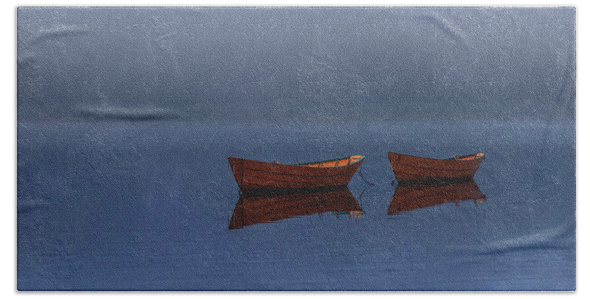 Boats Bath Towel featuring the photograph Mists of Time by Rob Davies