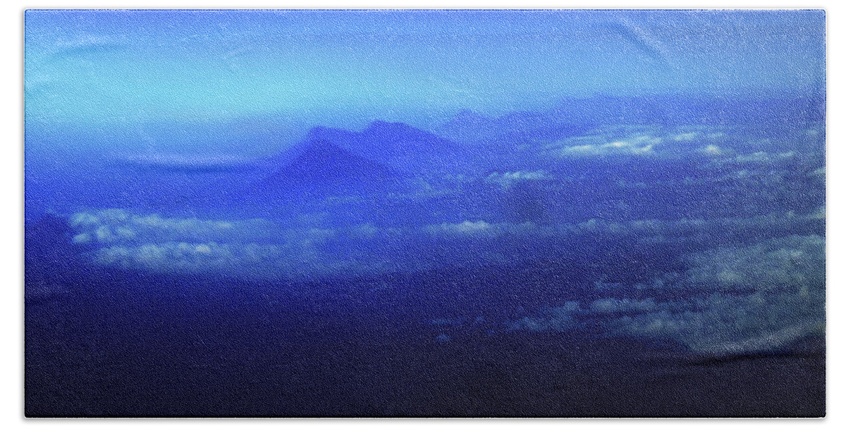 El Salvador Bath Towel featuring the photograph Misty Mountains Of El Salvador by Al Bourassa