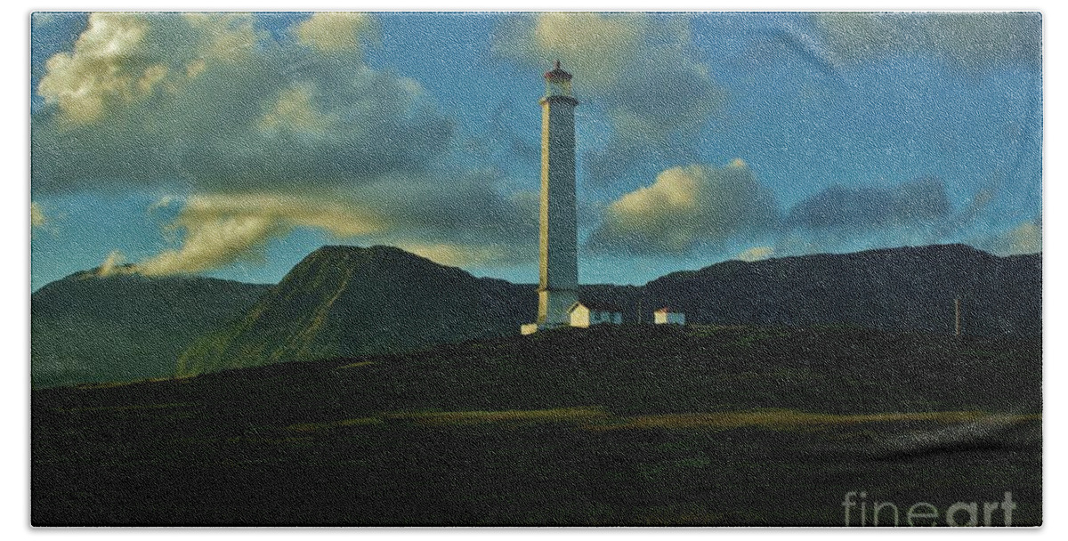 Molokai Lighthouse Hand Towel featuring the photograph Molokai Lighthouse by Craig Wood