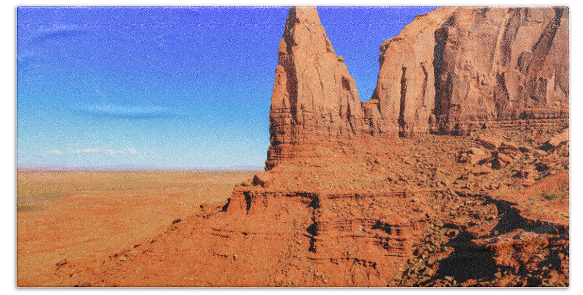 Monument Valley Bath Towel featuring the photograph Monument Valley Utah by Raul Rodriguez