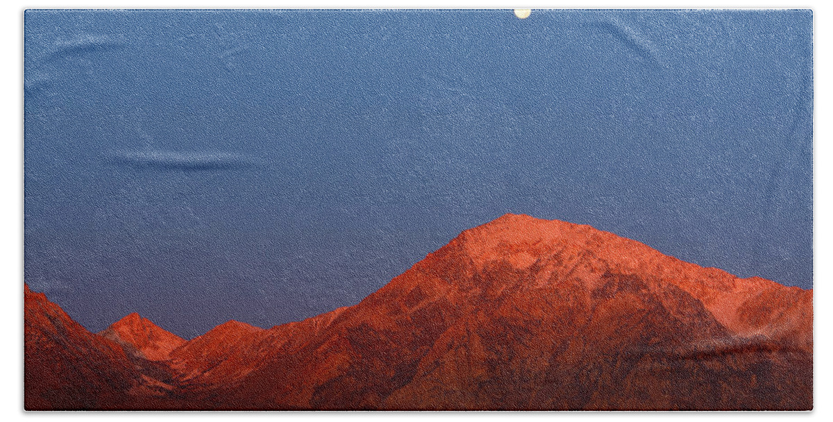 Alpenglow Hand Towel featuring the photograph Moonset at Dawn above Mount Tom - Eastern Sierra California by Ram Vasudev