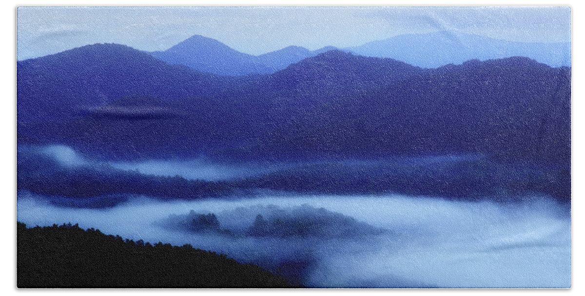 Smoky Mountains Bath Towel featuring the photograph Morning Blush by Mike Eingle