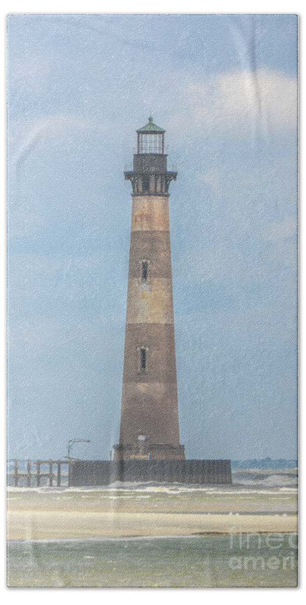 Morris Island Lighthouse Bath Towel featuring the photograph Morris Island Lighthouse Grounding Protection by Dale Powell