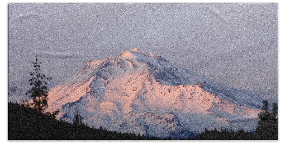 Mount Shasta Bath Towel featuring the photograph Mount Shasta - Oregon by DArcy Evans
