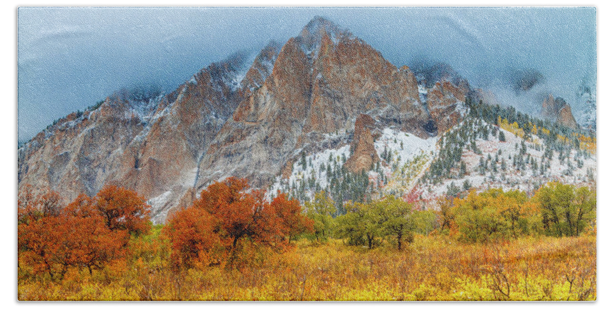 Aspen Trees Bath Towel featuring the photograph Mountain Autumn Color by Teri Virbickis