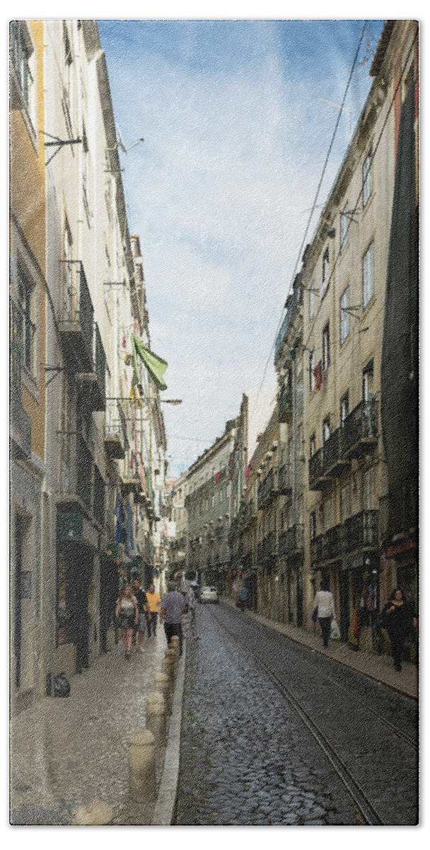 Lisbon Bath Towel featuring the photograph Mouraria 1 by Steven Richman