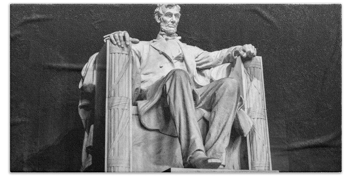 Lincoln Memorial Bath Towel featuring the photograph Mr Lincoln by Bill Dodsworth