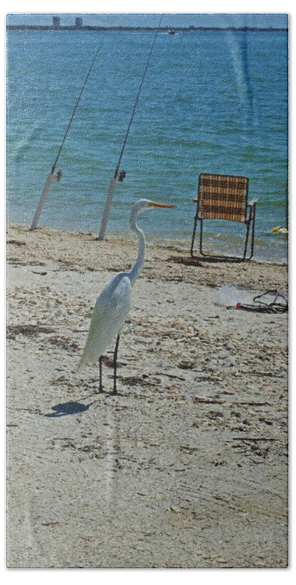 Great White Heron Bath Towel featuring the photograph Mr. Persistence by Michiale Schneider