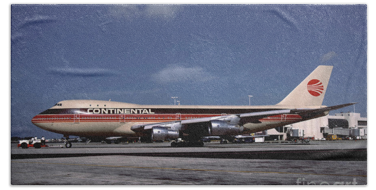 N17011, Continental Airlines, Boeing 747-143 Bath Towel by Wernher Krutein  Pixels