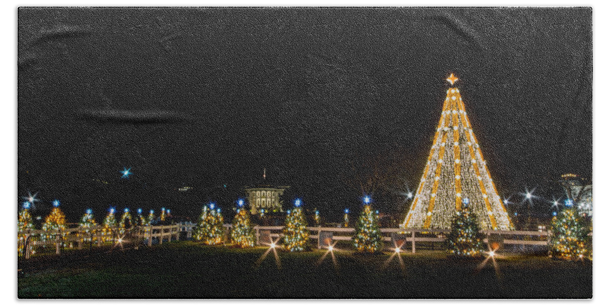 1dx Bath Towel featuring the photograph National Christmas Tree by SR Green