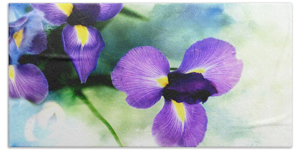Iris Hand Towel featuring the photograph Nature Splash by Theresa Campbell
